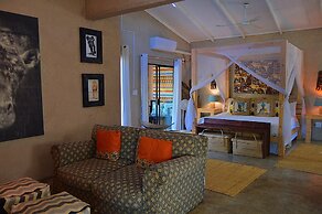 Foxy Crocodile Bush Lodge & Kruger Safari's - No Loadshedding