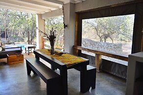 Foxy Crocodile Bush Lodge & Kruger Safari's - No Loadshedding