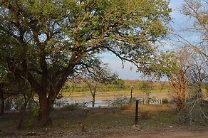Foxy Crocodile Bush Lodge & Kruger Safari's - No Loadshedding