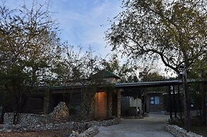 Foxy Crocodile Bush Lodge & Kruger Safari's - No Loadshedding