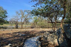 Foxy Crocodile Bush Lodge & Kruger Safari's - No Loadshedding