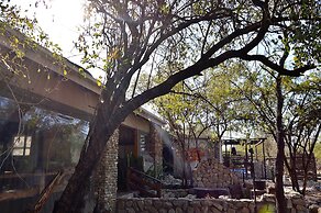 Foxy Crocodile Bush Lodge & Kruger Safari's - No Loadshedding