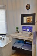 Foxy Crocodile Bush Lodge & Kruger Safari's - No Loadshedding