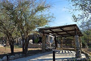 Foxy Crocodile Bush Lodge & Kruger Safari's - No Loadshedding