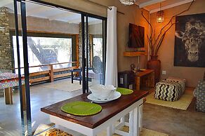 Foxy Crocodile Bush Lodge & Kruger Safari's - No Loadshedding