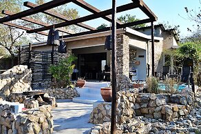 Foxy Crocodile Bush Lodge & Kruger Safari's - No Loadshedding