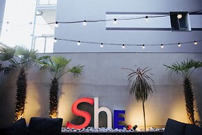 Hotel She, Osaka