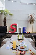 Hotel She, Osaka
