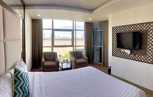 Pariat River Front Hotel