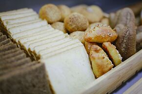 Pariat River Front Hotel