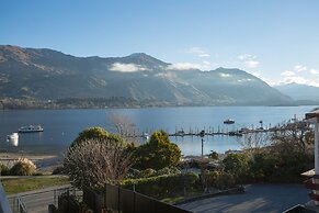 Lakeshore Springs Apartments