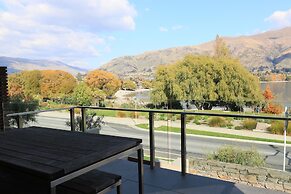 Lakeshore Springs Apartments