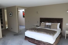 Lakeshore Springs Apartments