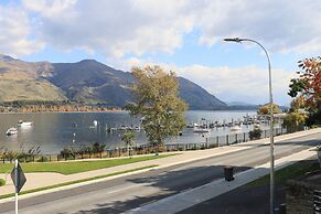 Lakeshore Springs Apartments