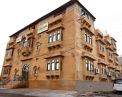 Hotel Marina Mahal