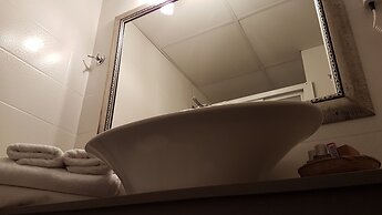 Ileri Hotel & Apartments