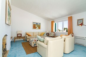 Liiiving in Algarve Alvor Blue Villa