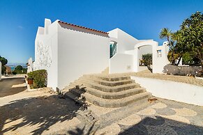 Liiiving in Algarve Alvor Blue Villa