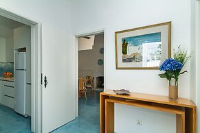 Liiiving in Algarve Alvor Blue Villa