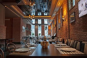 Orbi Palace Hotel & Suites