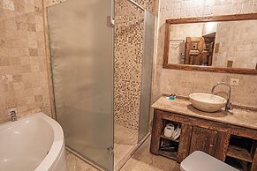 Elegance Cave Suites