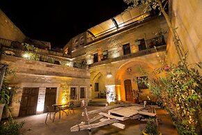 Elegance Cave Suites