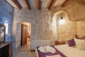 Elegance Cave Suites