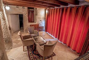 Elegance Cave Suites
