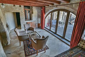 Elegance Cave Suites