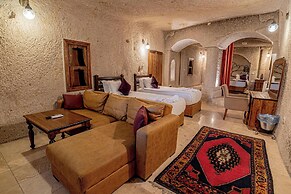 Elegance Cave Suites