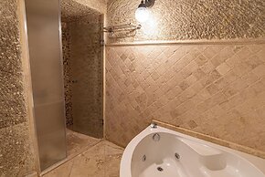 Elegance Cave Suites