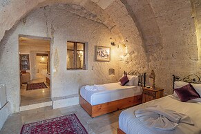 Elegance Cave Suites