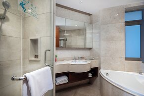 Sanya Seacube Holiday Hotel