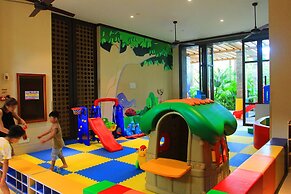 Sanya Seacube Holiday Hotel