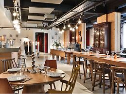 Mob Hotel Paris les Puces