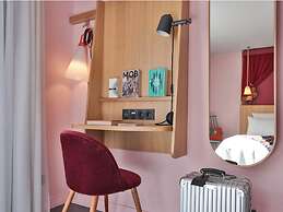 Mob Hotel Paris les Puces