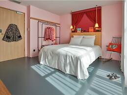 Mob Hotel Paris les Puces