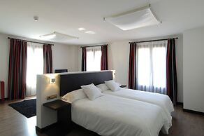 Hotel Cienbalcones