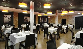 Hotel Cienbalcones