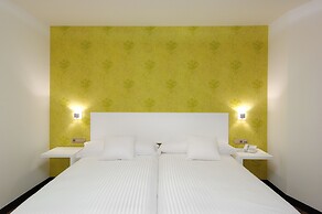 Hotel Cienbalcones