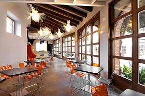 Hotel Cienbalcones