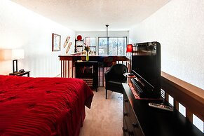 Mountainside Condominiums by CRMR