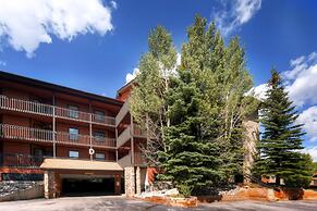 Mountainside Condominiums by CRMR