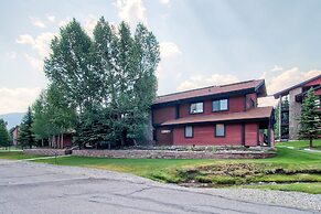 Mountainside Condominiums by CRMR