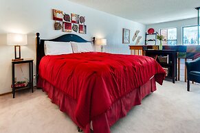 Mountainside Condominiums by CRMR