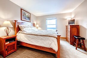 Mountainside Condominiums by CRMR