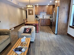 Mountainside Condominiums by CRMR