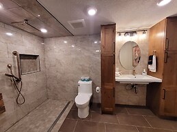 Mountainside Condominiums by CRMR