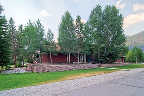 Mountainside Condominiums by CRMR