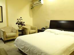 Greentree Inn Suzhou Taicang Baolong Square Express Hotel